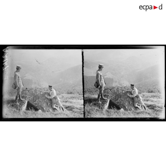 Alsace. Le général Demetz au P.C du camp Collardel. Panorama pris près Massevaux. [légende d'origine]