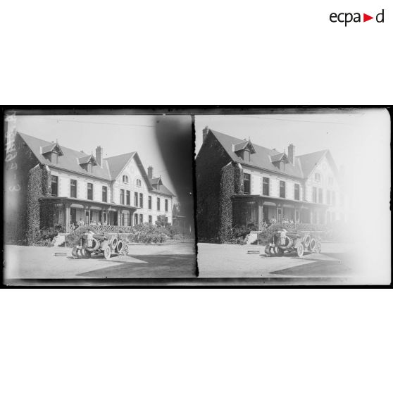 Alsace. Le général Demetz au P.C du camp Collardel. Panorama pris près Massevaux. [légende d'origine]