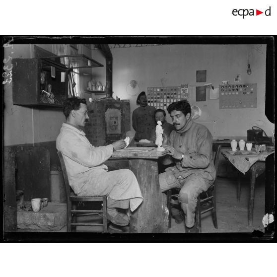 Champrosay (Seine-et-Oise). Hôpital sanitaire ; atelier de céramique. [légende d'origine].