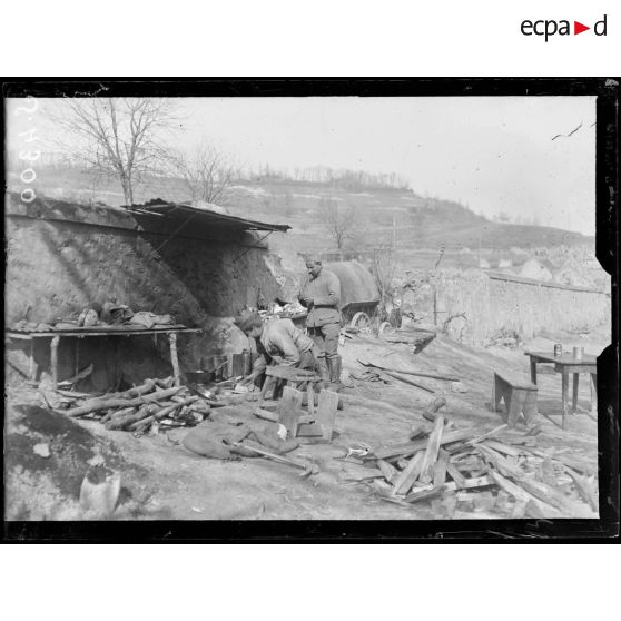 Condé-sur-Aisne. Une cuisine au cantonnement. [légende d'origine]