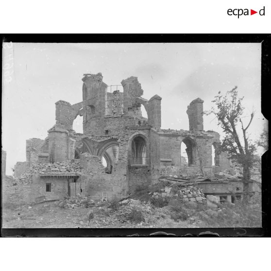Montfaucon (Meuse). Vue de l'église. [légende d'origine]