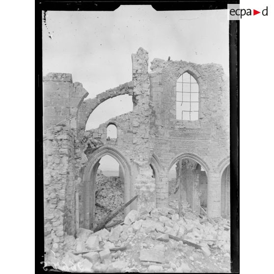 Montfaucon (Meuse). Vue de l'église. [légende d'origine]