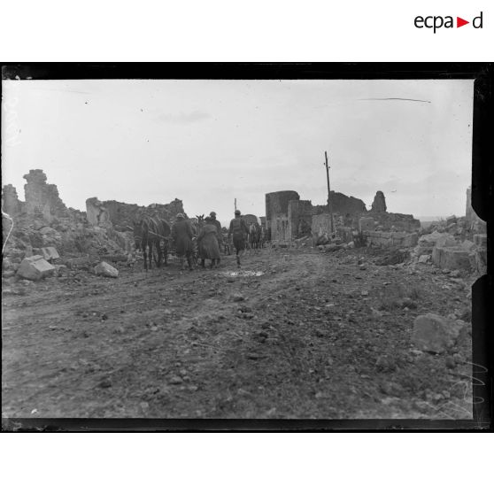 Montfaucon (Meuse). Une rue. [légende d'origine]