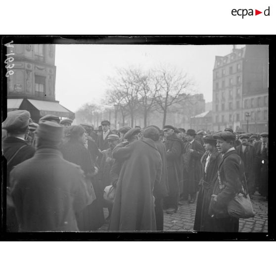 Paris. Gare Montparnasse. Départ de la classe 1918. [légende d'origine]