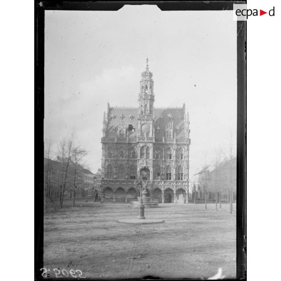 Deynze, Belgique. L'hôtel de Ville. [légende d'origine comportant une erreur, voir les informations supplémentaires ci-dessous]