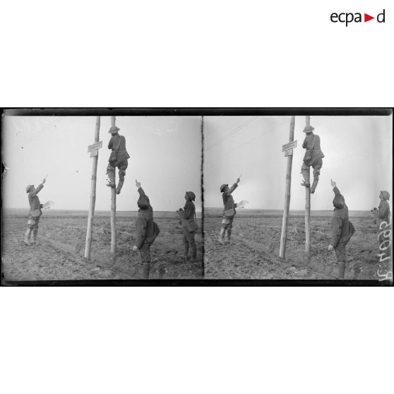 Ansauville (Meurthe-et-Moselle), un sapeur du 8e Génie passe les consignes aux soldats américains. [légende d'origine]