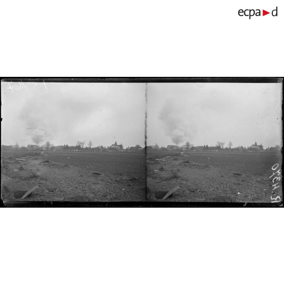 Louvrechy (Somme). Le village bombardé. Explosion d’un dépôt de munitions. [légende d’origine]