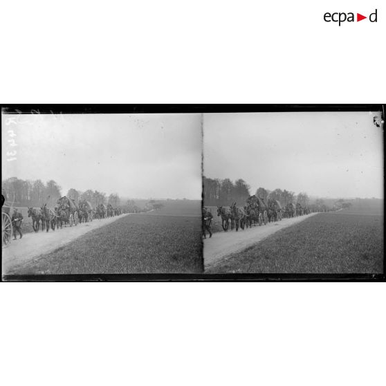 Près de Noyers-Saint-Martin (Oise), le défilé du 28e régiment d'infanterie américaine. [légende d'origine]