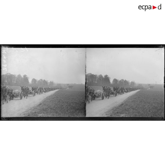 Près de Noyers-Saint-Martin (Oise), le défilé du 28e régiment d'infanterie américaine. [légende d'origine]