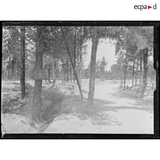 Village Gascon. Région du Mont sans Nom. Marne. Un passage dangereux. [légende d'origine]