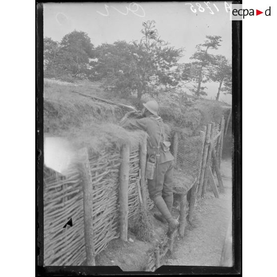 Sommepy. Marne. Les troupes noires à l'instruction. Poste de guetteur. [légende d'origine]