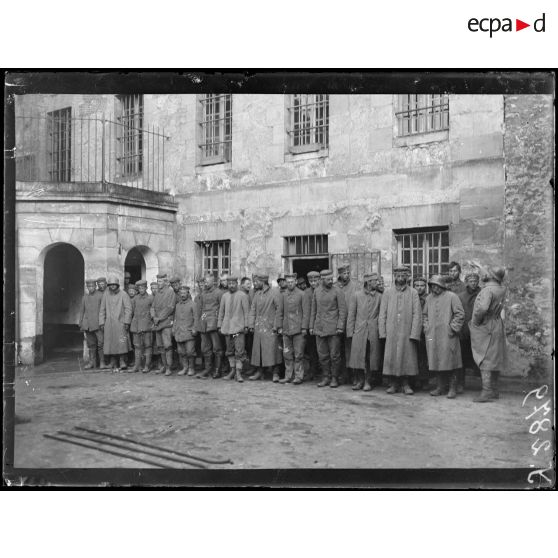 Clermont (Oise). Prisonniers allemands à la maison d'arrêt. [légende d'origine]