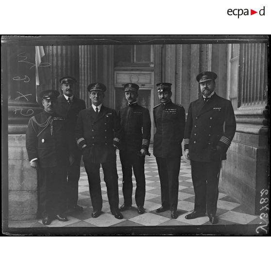 Paris. Ministère de la Marine. Groupe d'amiraux des nations alliées. [légende d'origine]