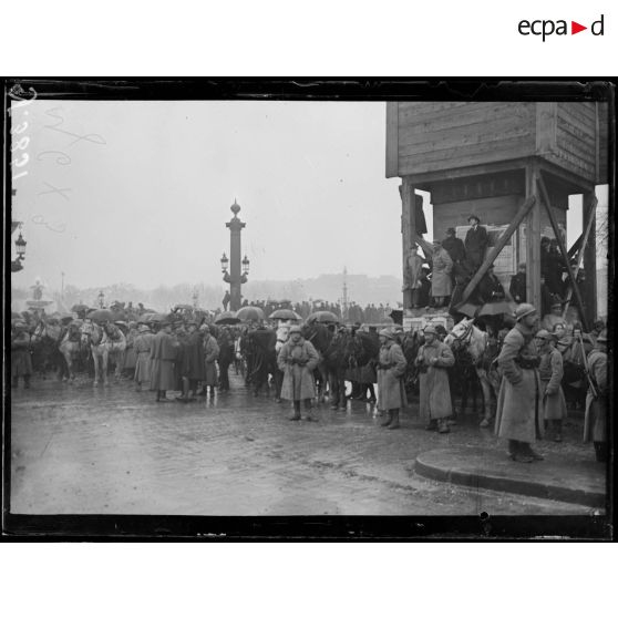 Paris. Visite du roi d'Angleterre. Place de la Concorde. [légende d'origine]