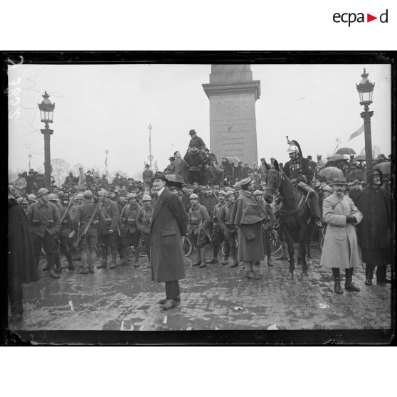 Paris. Visite du roi d'Angleterre. Place de la Concorde. [légende d'origine]