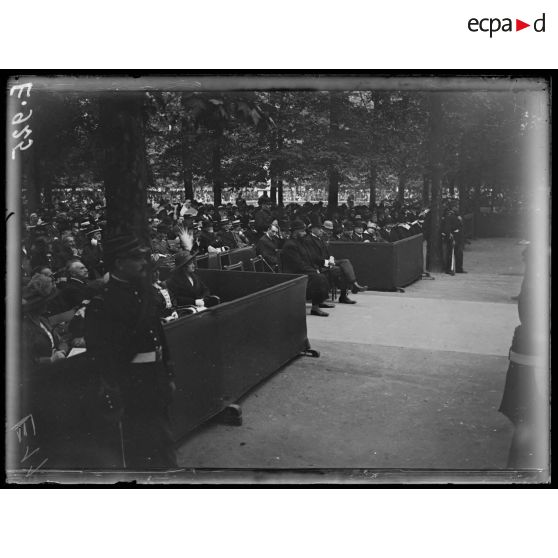 Paris. Festival des Tuileries. Mr Dalimier, sous secrétaire d'Etat aux Beaux Arts. [légende d'origine]