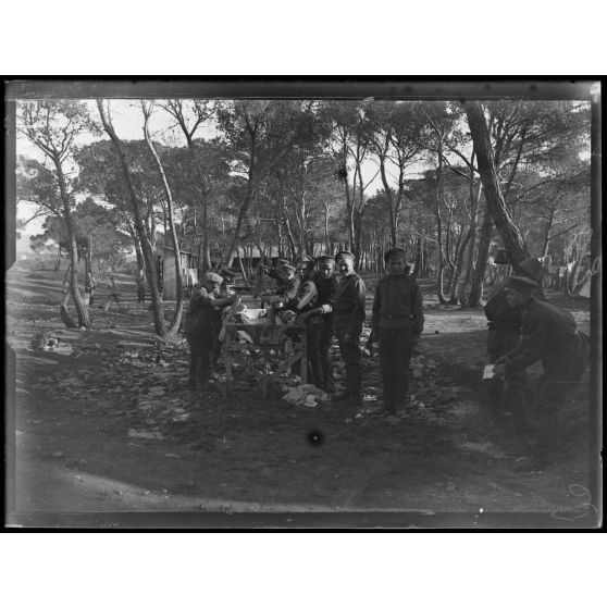 Saint Raphaël. Var. Camp Candelier. Soldats russes. [légende d'origine]