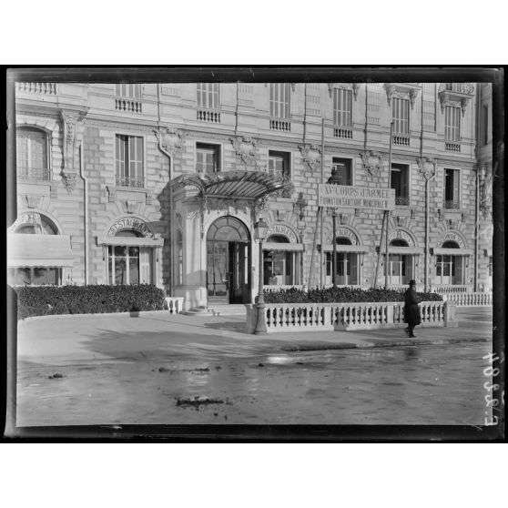 Nice. Hôtels de la côte d'azur transformés en hôpitaux. Hôtel Royal. [légende d'origine]