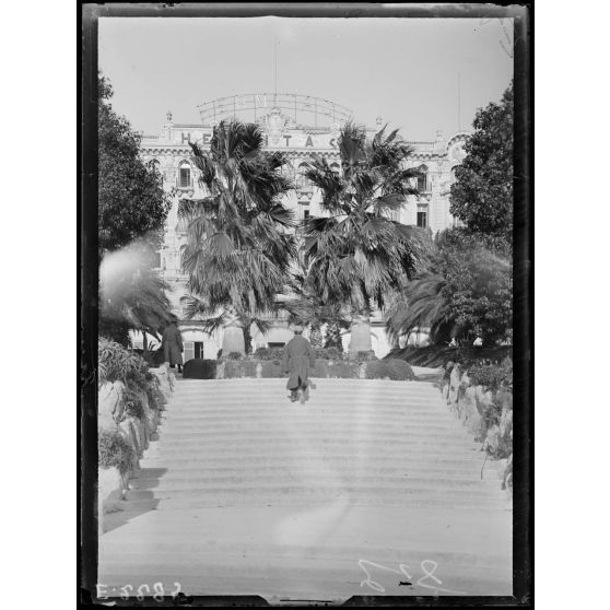 Nice. Hôtels de la côte d'azur transformés en hôpitaux. L'Hermitage. [légende d'origine]