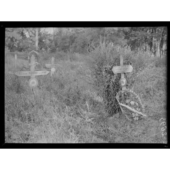 Saint Hilaire le Grand. Marne. Tombe du Lieutenant Desachy. [légende d'origine]