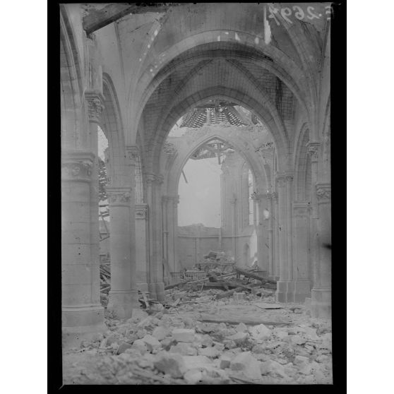 Saint Hilaire le Grand. Marne. Vue intérieure de l'église. [légende d'origine]