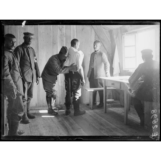 Lazant. Haute Marne. Camp de prisonniers. La visite. [légende d'origine]