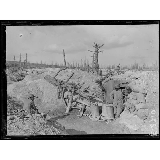 [Mont Cornillet.Marne.Tranchée de Champagne.Soldats du Mont Cornillet.]