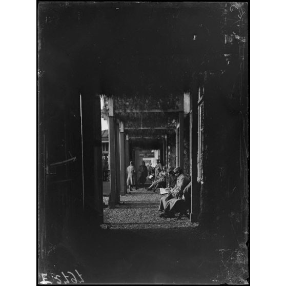 Châlons sur Marne. Buffet des permissionnaires. Fondation de la Croix Rouge américaine. Un coin du jardin. [légende d'origine]