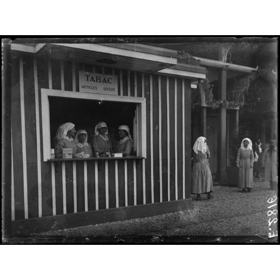 Châlons sur Marne. Marne. La cantine américaine de la gare. [légende d'origine]