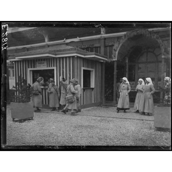 Châlons sur Marne. Marne. La cantine américaine de la gare. [légende d'origine]