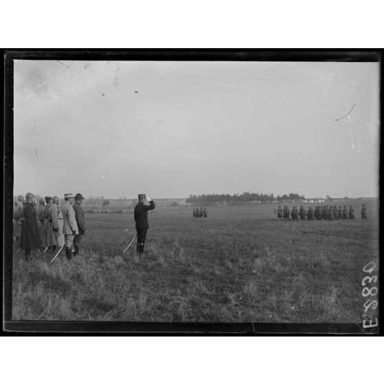 Mailly. Aube. Au champ d'aviation. La mission américaine. [légende d'origine]
