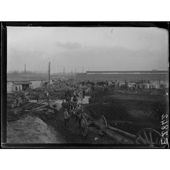 Vitry le François. Marne. Arrivage d'arbres à la scierie. [légende d'origine]