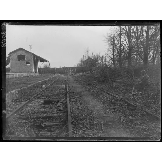 Thuisy. Marne. La gare et la voie ferrée. [légende d'origine]