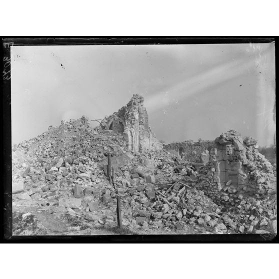 Prunay. Marne. Ce qui reste de l'église. [légende d'origine]