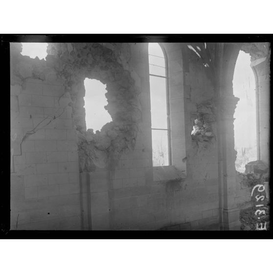 Saint Hilaire le Grand. Marne. Un mur de l'église. [légende d'origine]