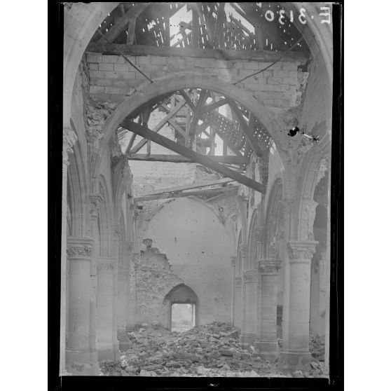 Saint Hilaire le Grand. Marne. Intérieur de l'église. [légende d'origine]