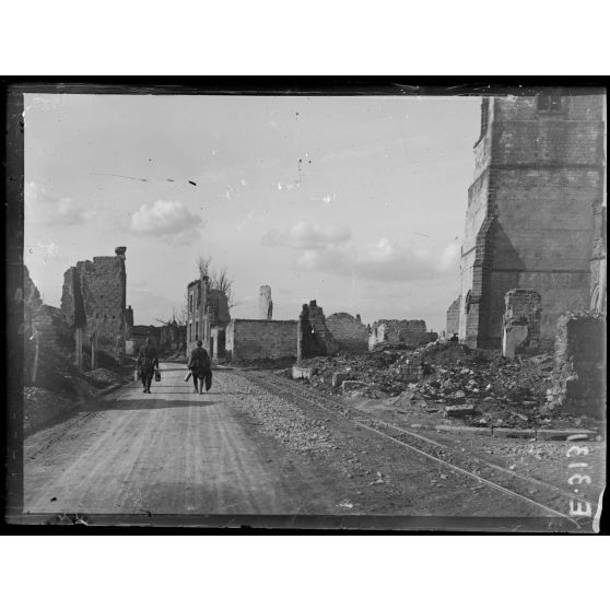 Saint Hilaire le Grand. Marne. Les ruines du village. [légende d'origine]