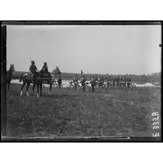 [Revue de la 1re Division de cavalerie.]