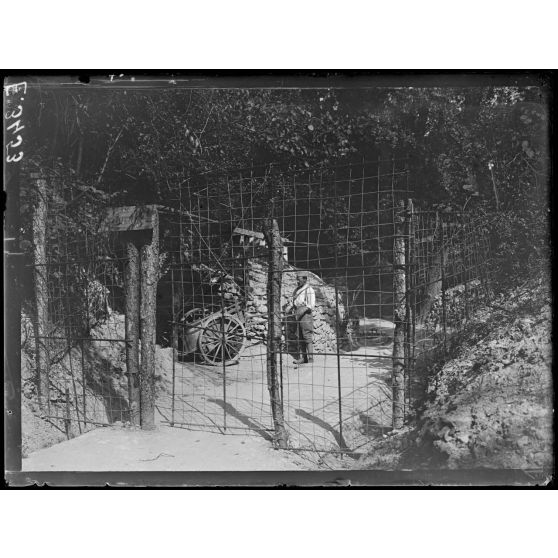 Saint Thomas. Marne. Chenil de guerre. Un coin du chenil. [légende d'origine]