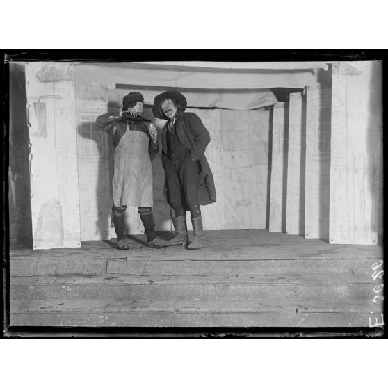 Aurillac. Cantal. Camp de prisonniers Danois. Représentation théâtrale. [légende d'origine]