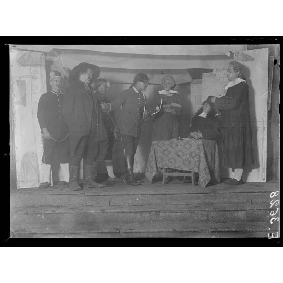 Aurillac. Cantal. Camp de prisonniers Danois. Une représentation théâtrale. [légende d'origine]