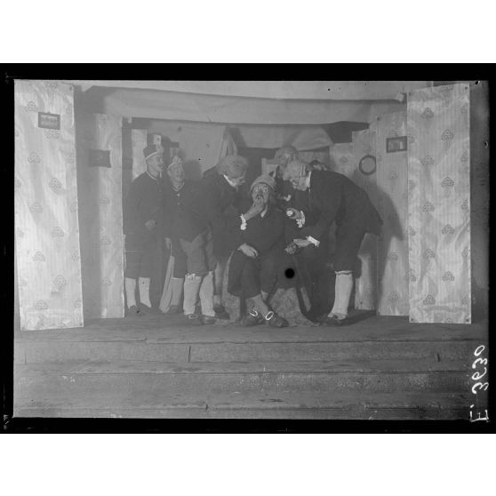 Aurillac. Cantal. Camp de prisonniers Danois. Une représentation théâtrale. [légende d'origine]