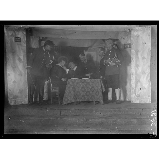 Aurillac. Cantal. Camp de prisonniers Danois. Une représentation théâtrale. [légende d'origine]