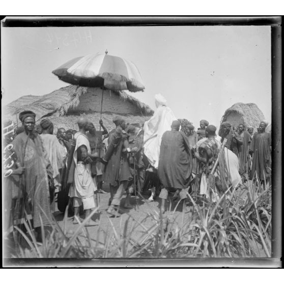 Tibati. Le lamido quitte le poste. [légende d'origine]