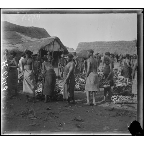 N'Gaoundéré. Arrivée de vivres au poste. [légende d'origine]