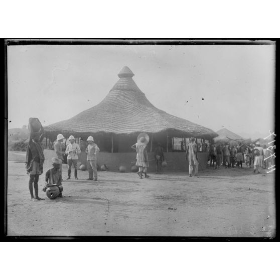 Garoua. Poste de police. [légende d'origine]