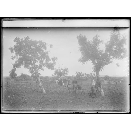 Yamboutou-Petel. Village où eut lieu le combat du 15 février 1915, où le capitaine Godart fut tué. [légende d'origine]