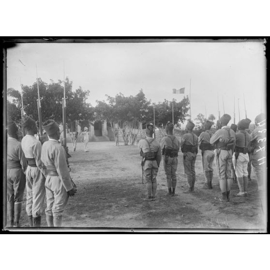 Garoua. Le sultan Reï-Bouba arrivant à la subdivision. [légende d'origine]