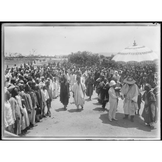Garoua. Cortège du sultan. [légende d'origine]