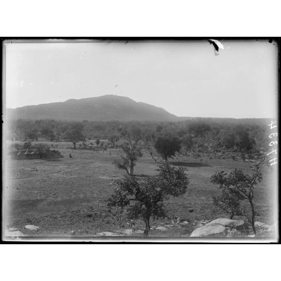 Piste de Garoua à Tschamba. Kalgé. Montagne de Kalgé. [légende d'origine]